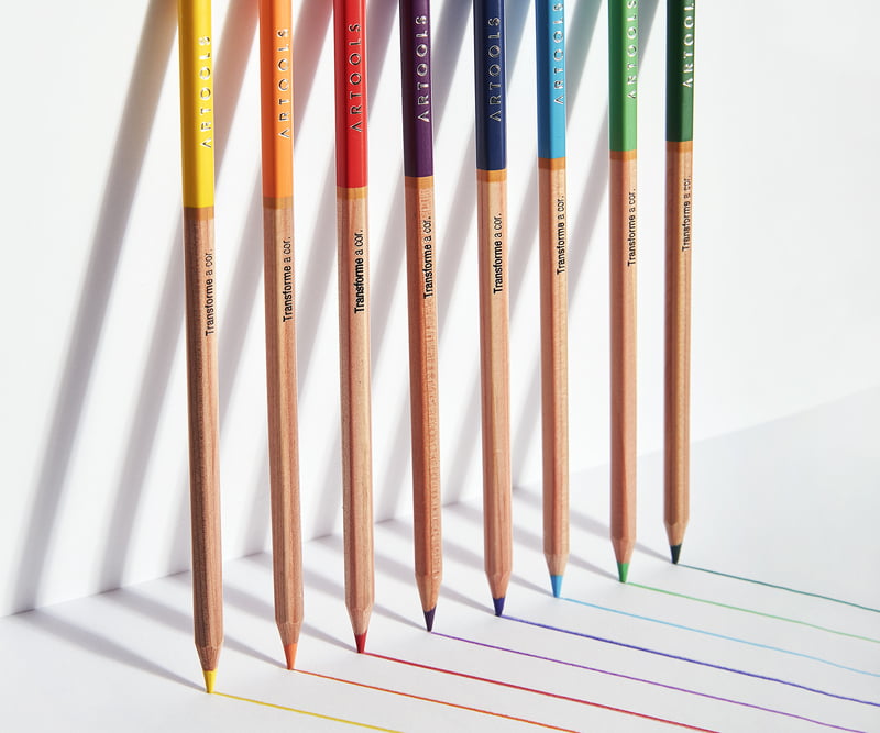 Saiba as diferenças entre lápis de cor profissional e comum