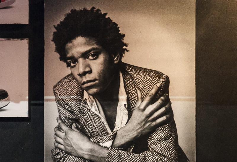 foto de Basquiat em exposição