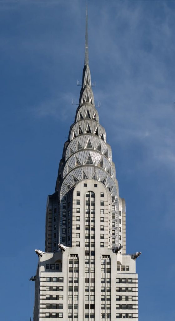 Edificio Chrysler em Nova York por William Van Alen (1928–1930)